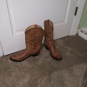 women’s cowboy boots